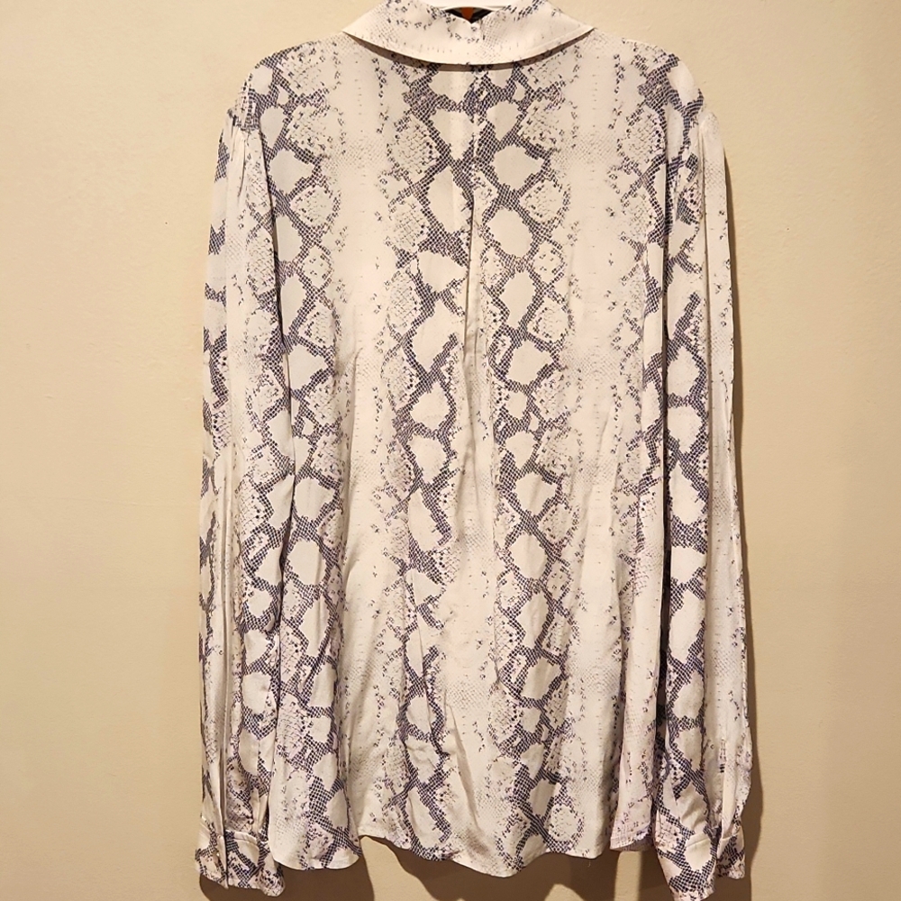 ❤️ NWOT! GENERATION LOVE SILK PYTHON PRINT TOP WI… - image 9